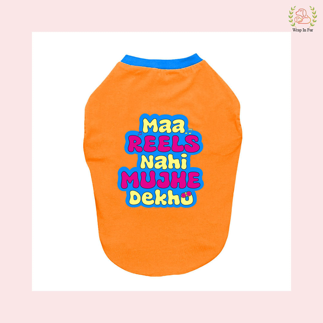 Maa reels nahi mujhe dekho dog tshirt
